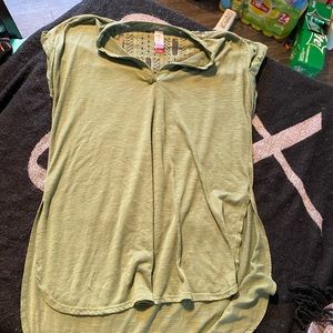 No boundaries t shirt, with slotted sides